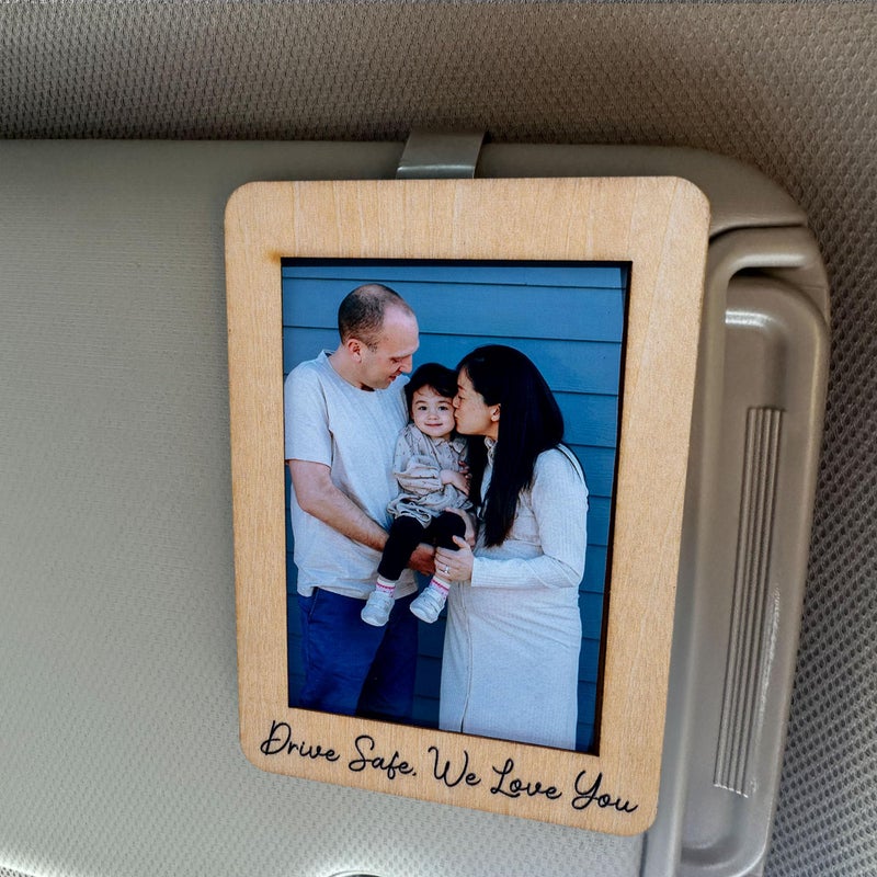 Drive Safe I Love You Car Visor Clip - Drive Safe Photo Car Visor Clips لزوج الأب والأم - هدية عيد الأب 2025 - حامل صور بولارويد للسيارات - مشبك صور لأقنعة الشمس للسيارات - هدايا جديدة للسائق - Image 1